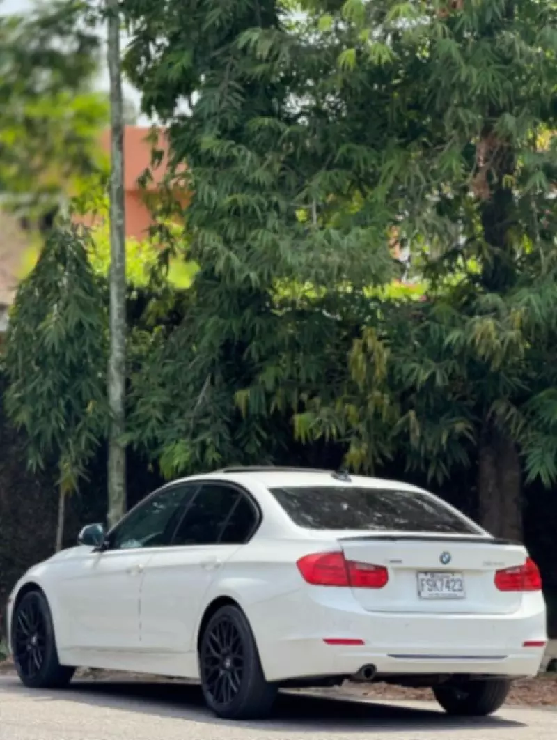 BMW 320i   - 2014