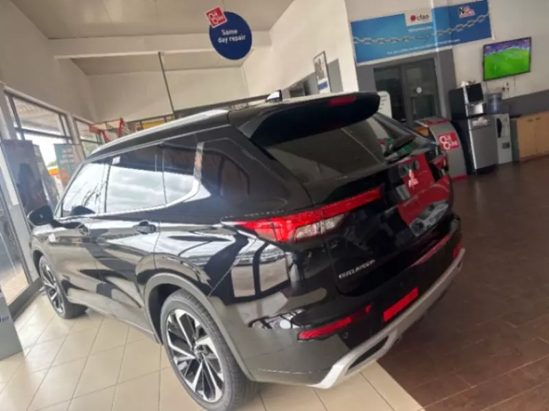 Mitsubishi OUTLANDER   - 2025