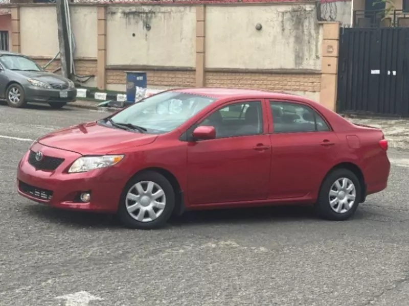 Toyota Corolla   - 2010