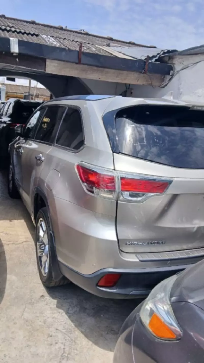 Toyota Highlander   - 2014