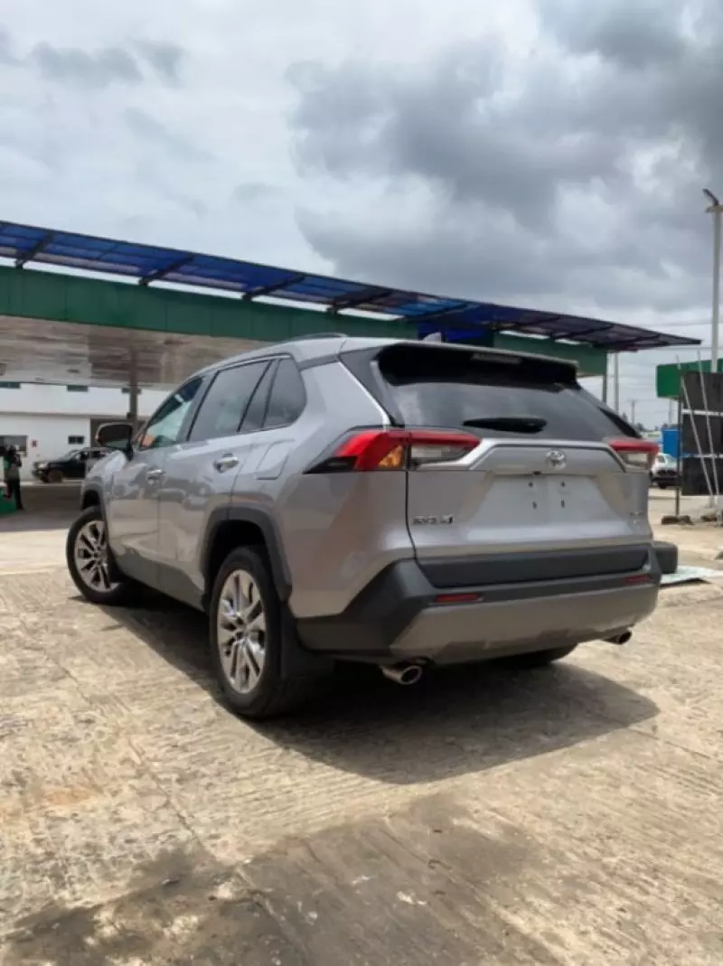 TOYOTA RAV 4   - 2019