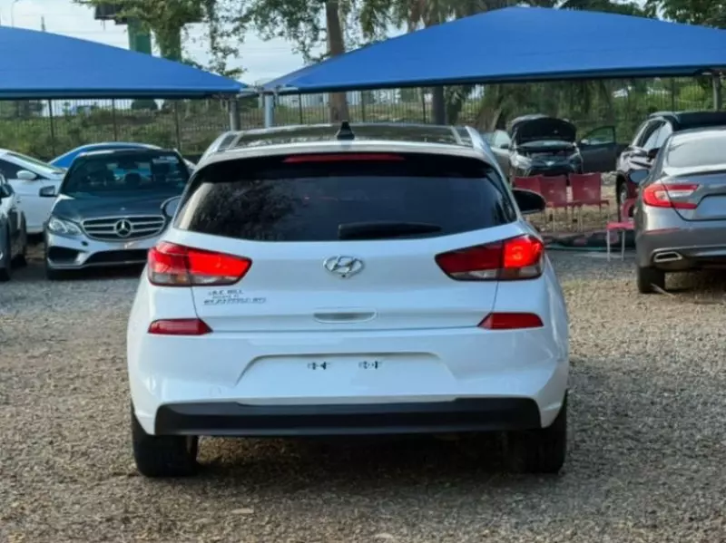 Hyundai Elantra   - 2019