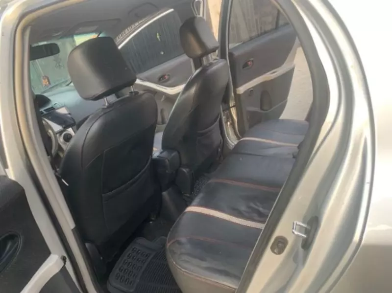 TOYOTA Yaris   - 2009