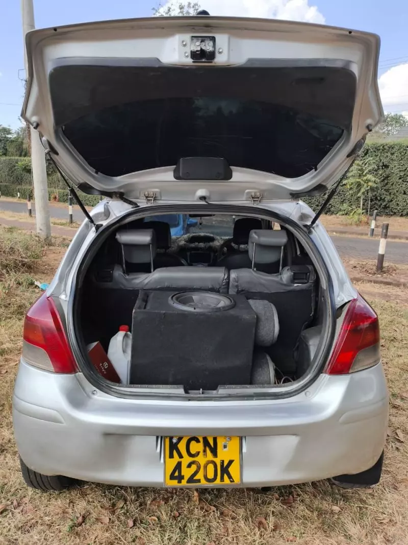 TOYOTA Vitz   - 2010