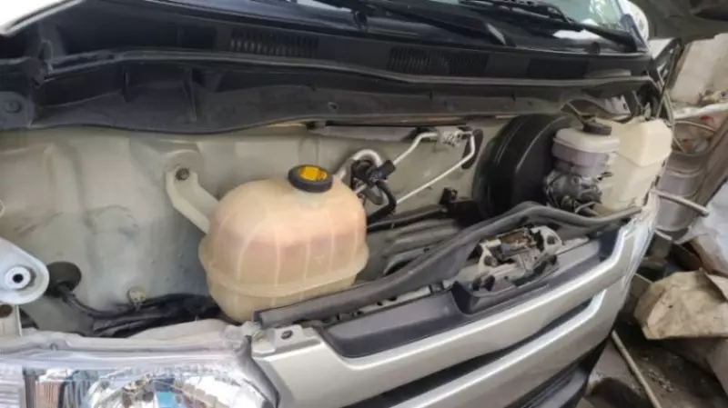 Toyota Hiace   - 2012