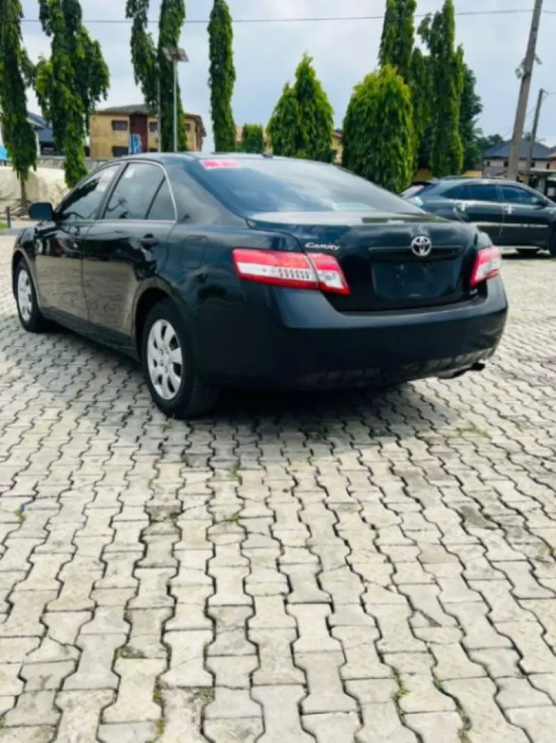 Toyota Camry   - 2010