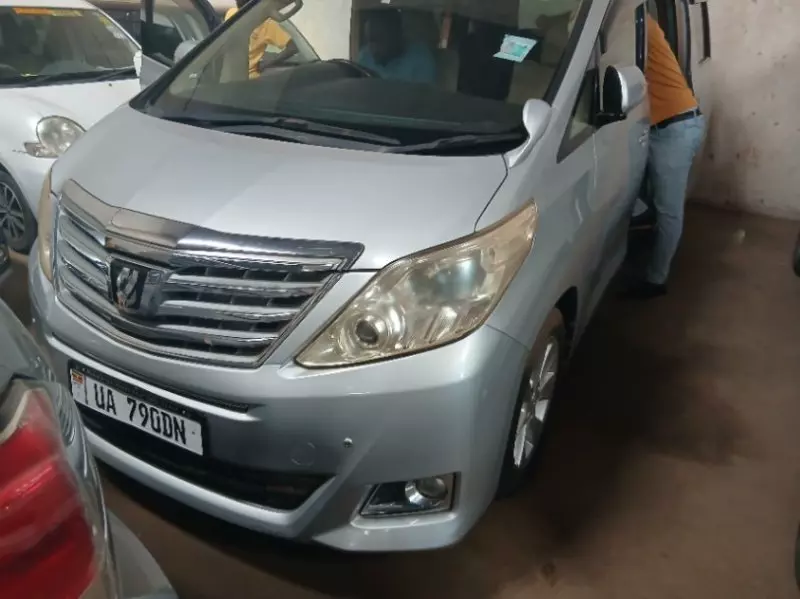 Toyota Alphard   - 2011