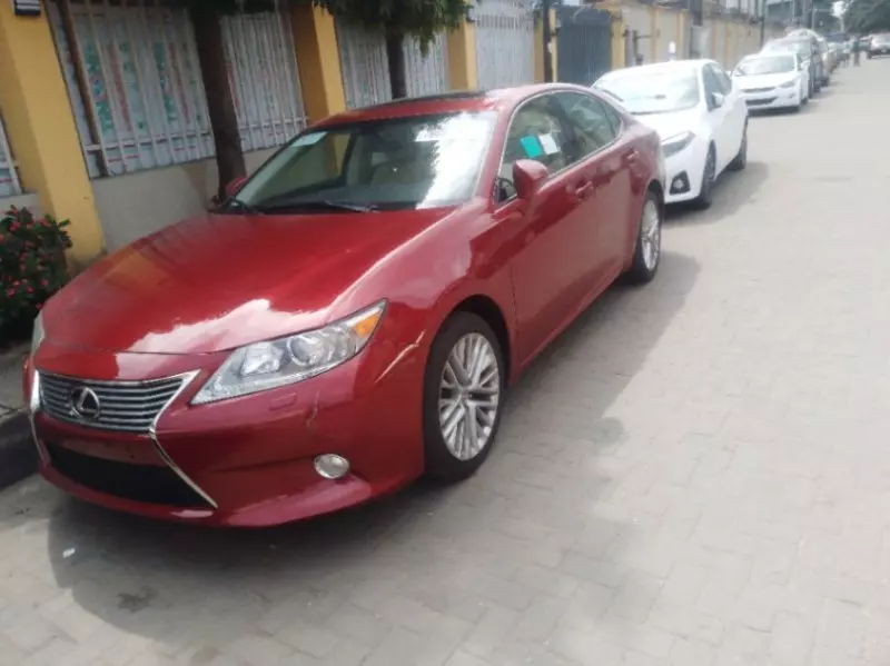 Lexus ES   - 2015