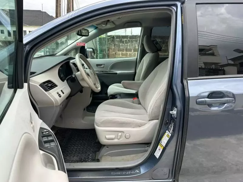 TOYOTA Sienna   - 2014