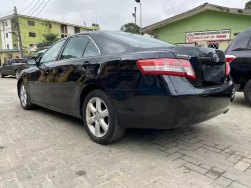 Toyota Camry   - 2011