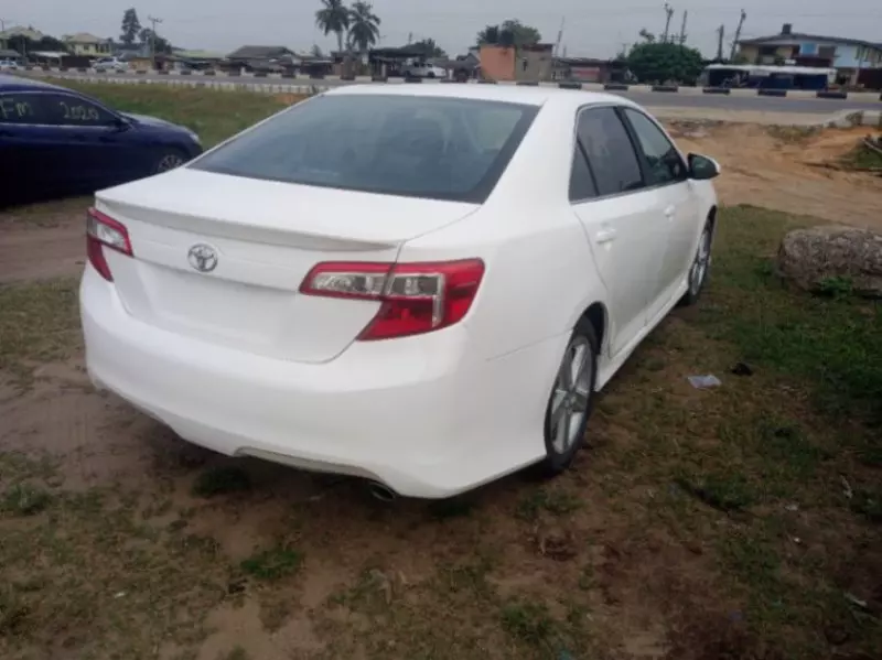 Toyota Camry   - 2014