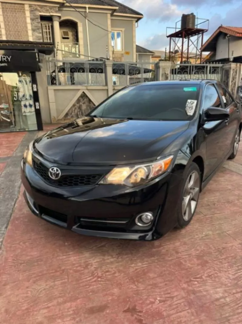 Toyota Camry   - 2012