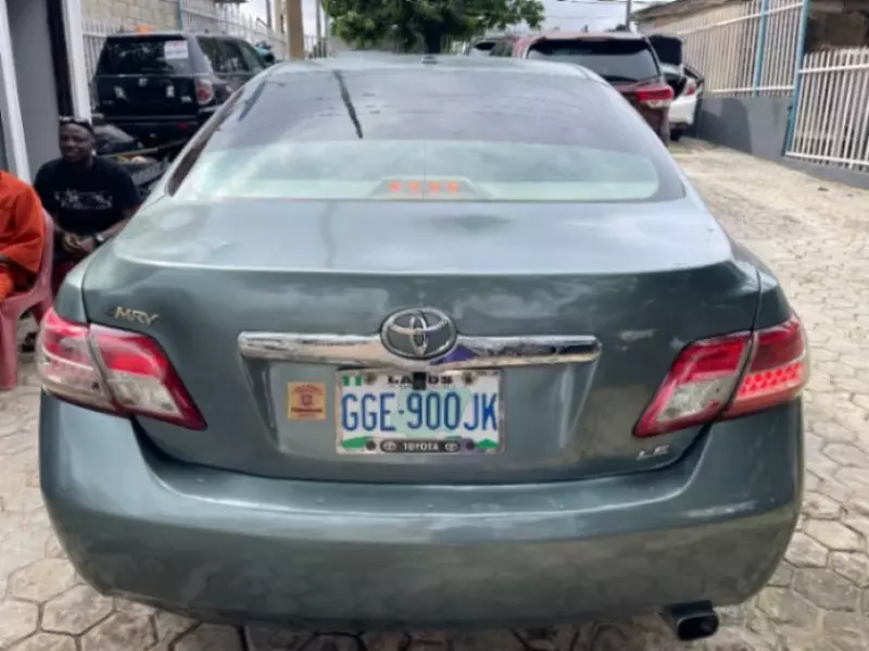 TOYOTA Camry   - 2010
