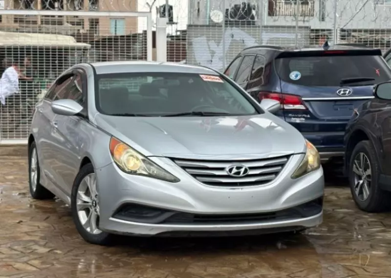 Hyundai Sonata   - 2014