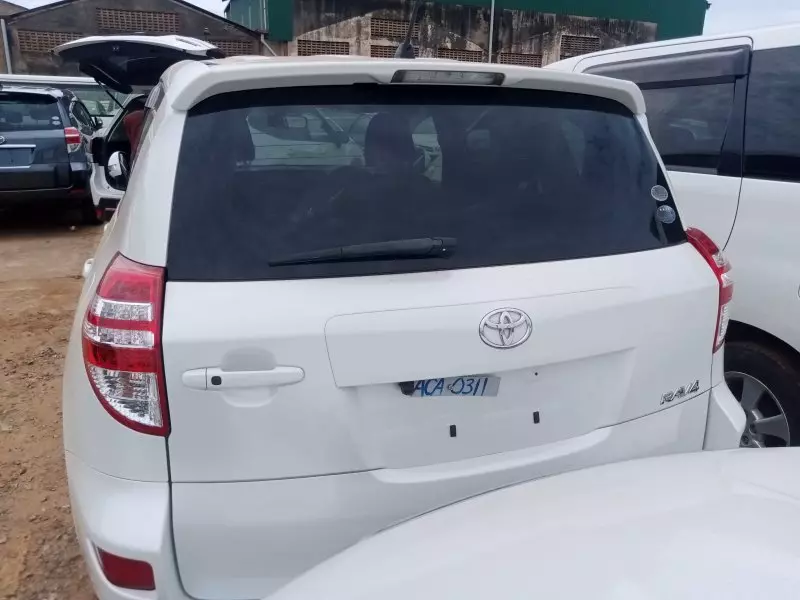 Toyota Vanguard    - 2012