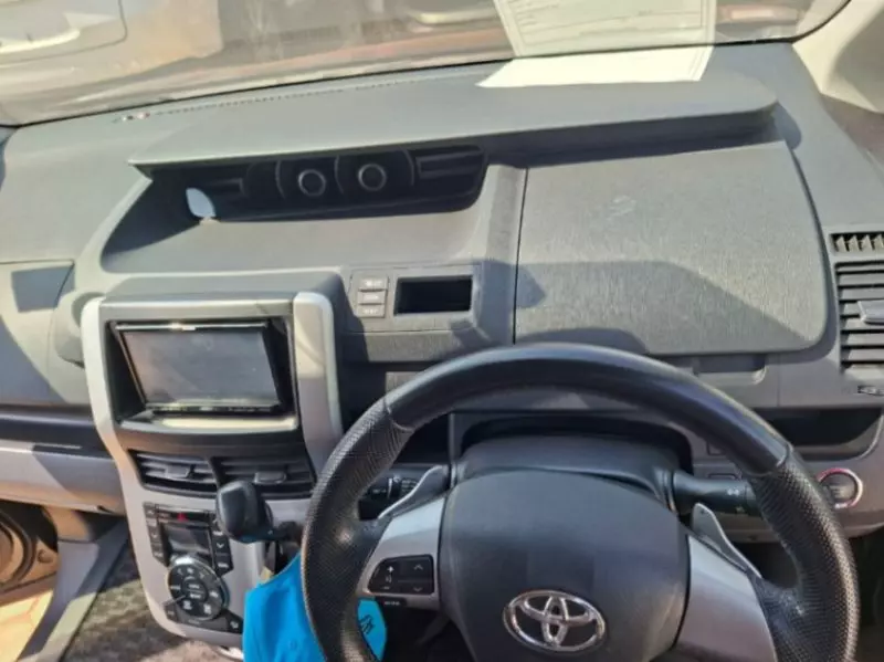 TOYOTA Noah   - 2013