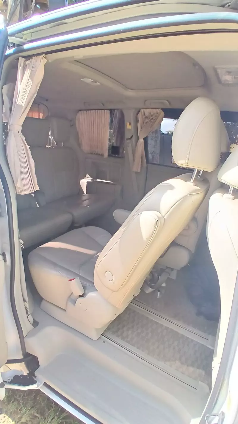 Toyota Noah - 2010