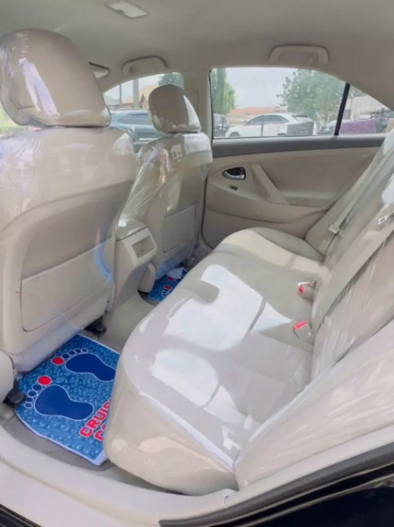 Toyota Camry   - 2010