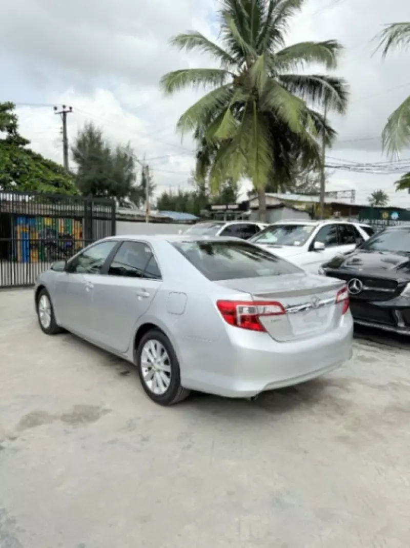 Toyota Camry   - 2014