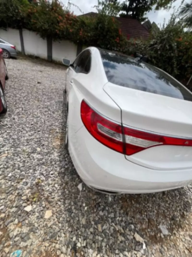 Hyundai Azera   - 2012