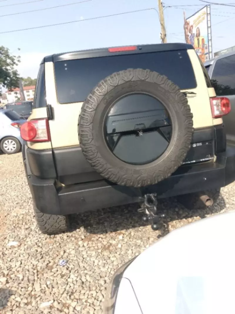 Toyota FJ Cruiser   - 2012