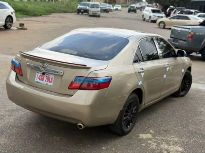 Toyota Camry   - 2009