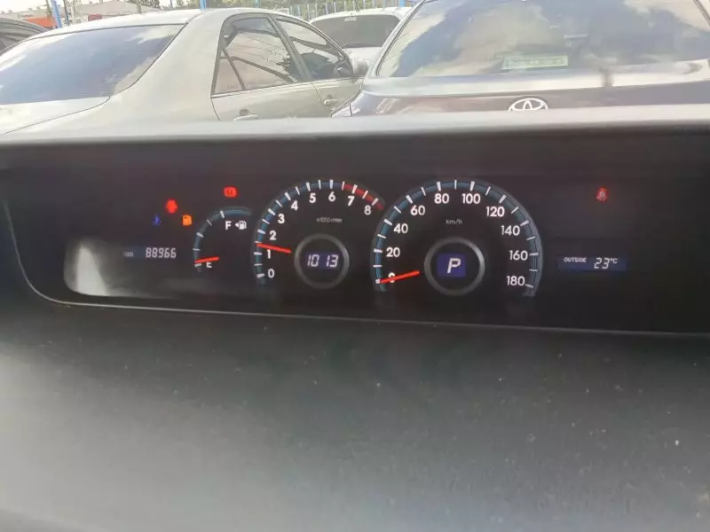 Toyota Noah   - 2012