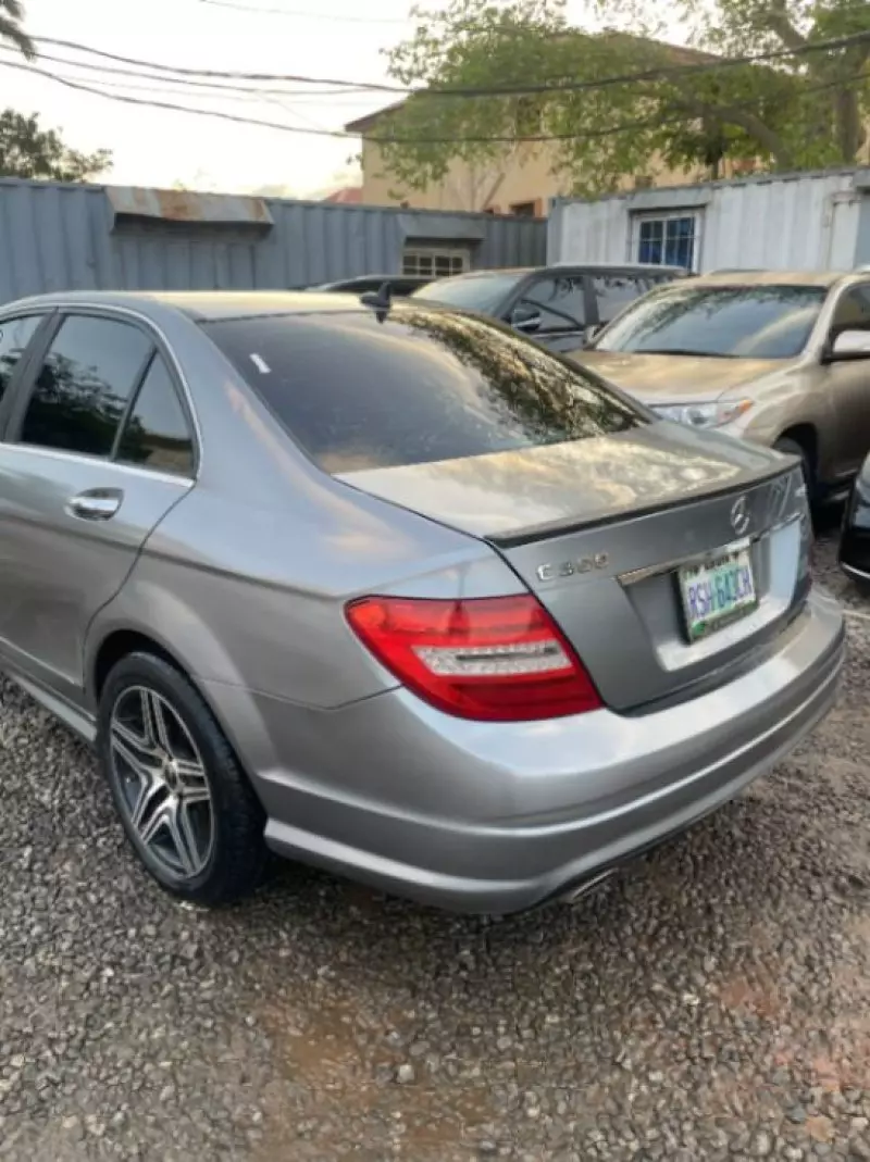 Mercedes-Benz C-Class   - 2010