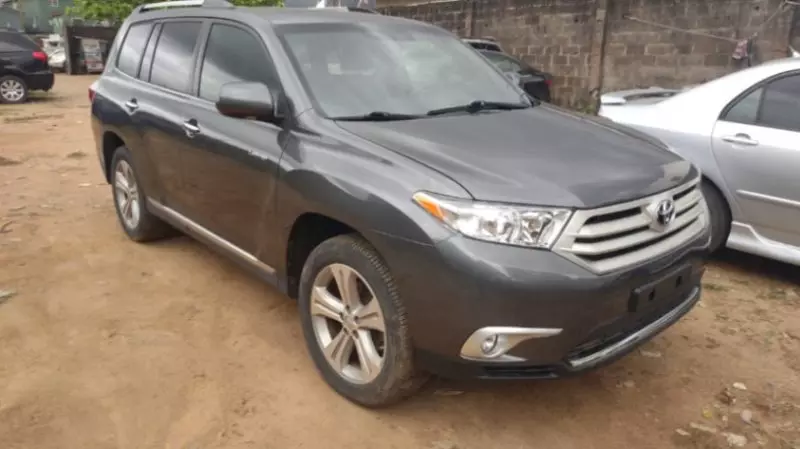 Toyota Highlander   - 2013