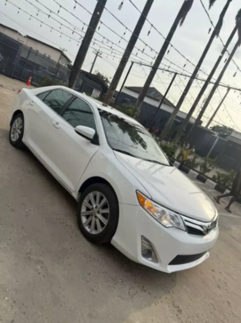 Toyota Camry   - 2012
