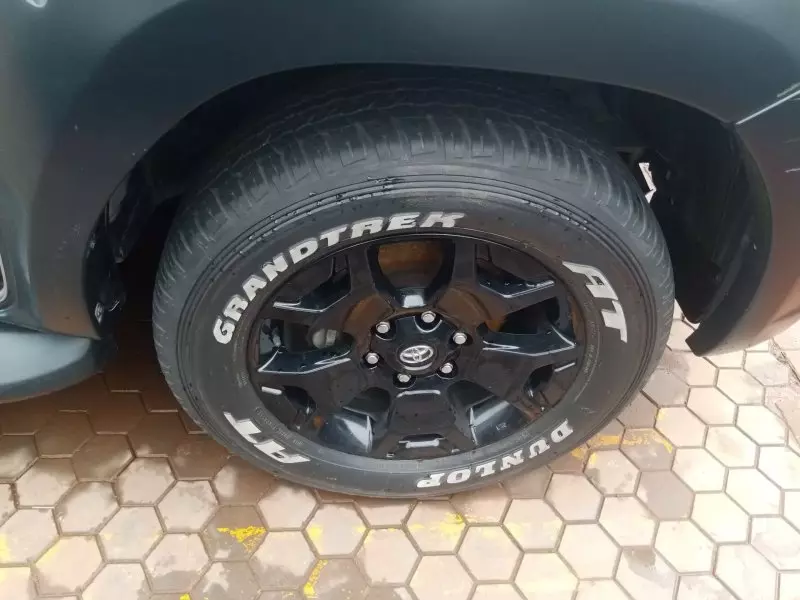 Toyota Hilux   - 2019