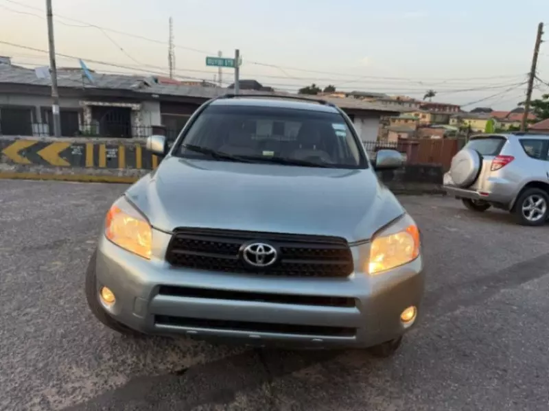 Toyota 4-Runner   - 2006