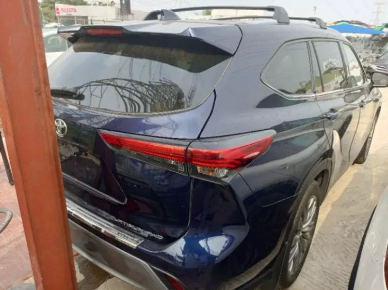 Toyota Highlander   - 2021