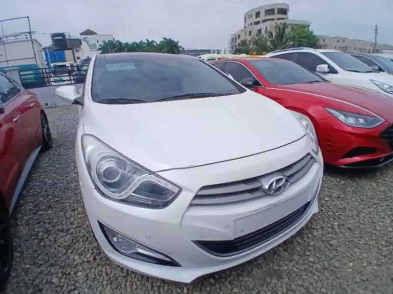 Hyundai Avante - 2012