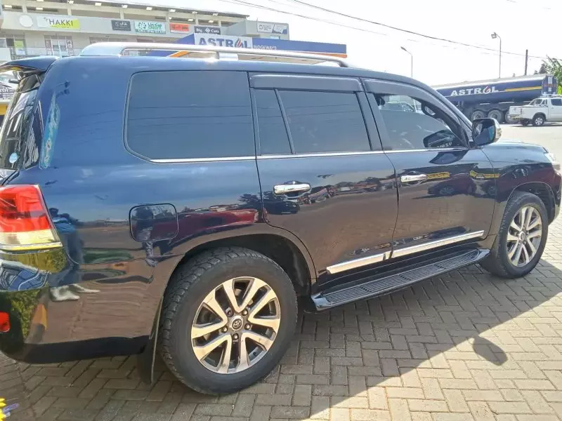 Toyota Landcruiser   - 2016