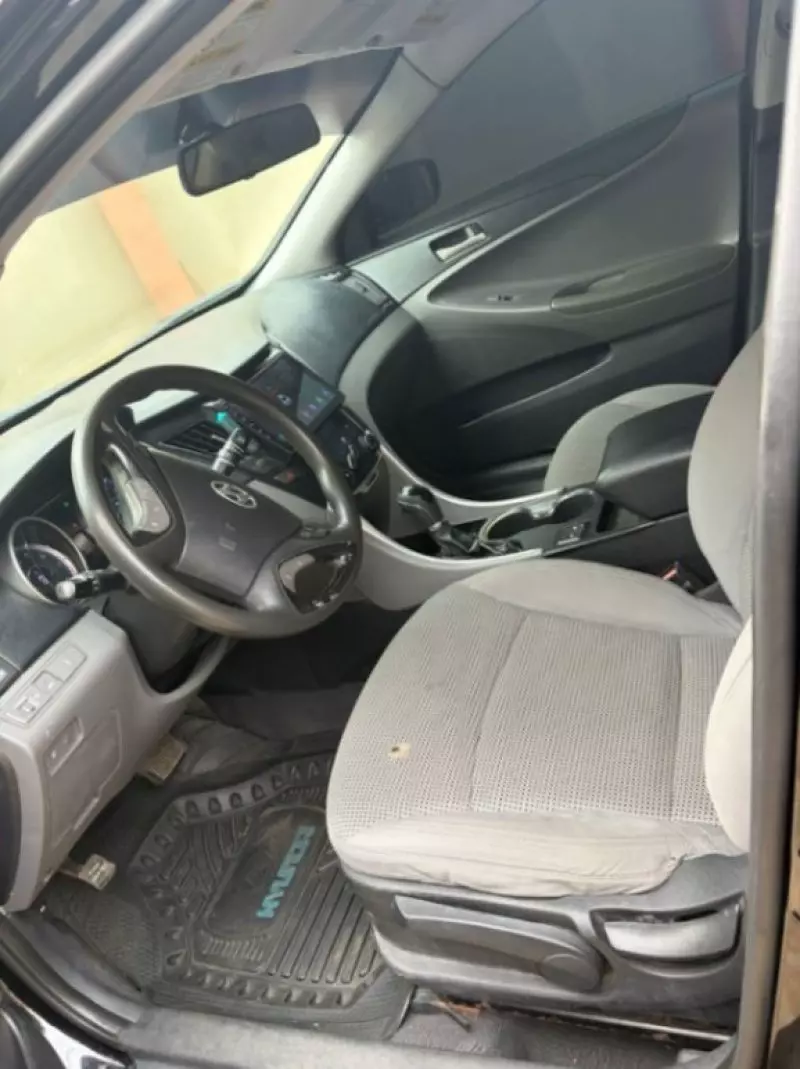 Hyundai Sonata - 2012