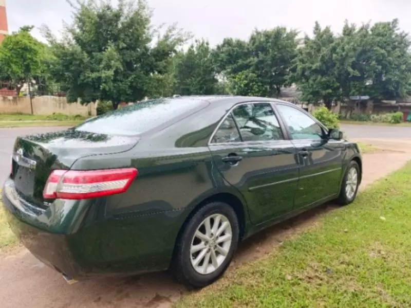 Toyota Camry   - 2011