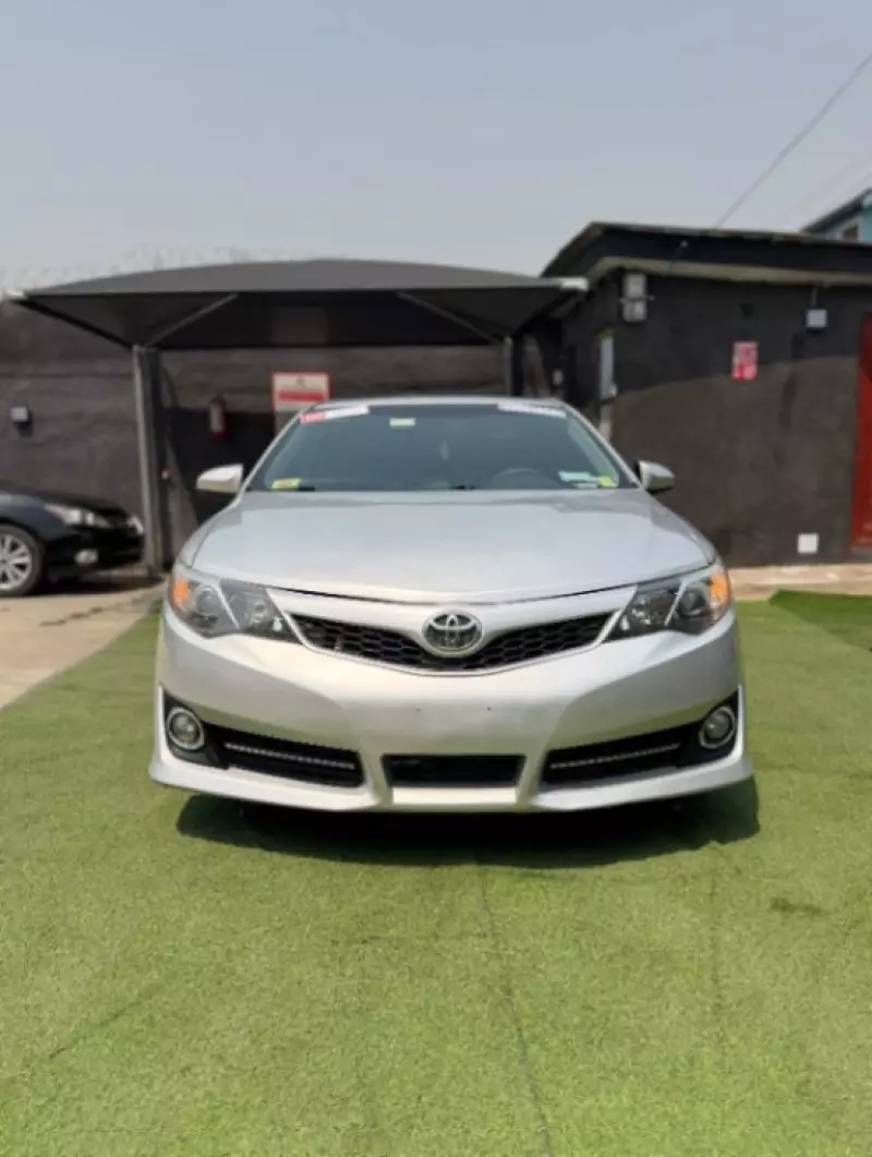 Toyota Camry   - 2012