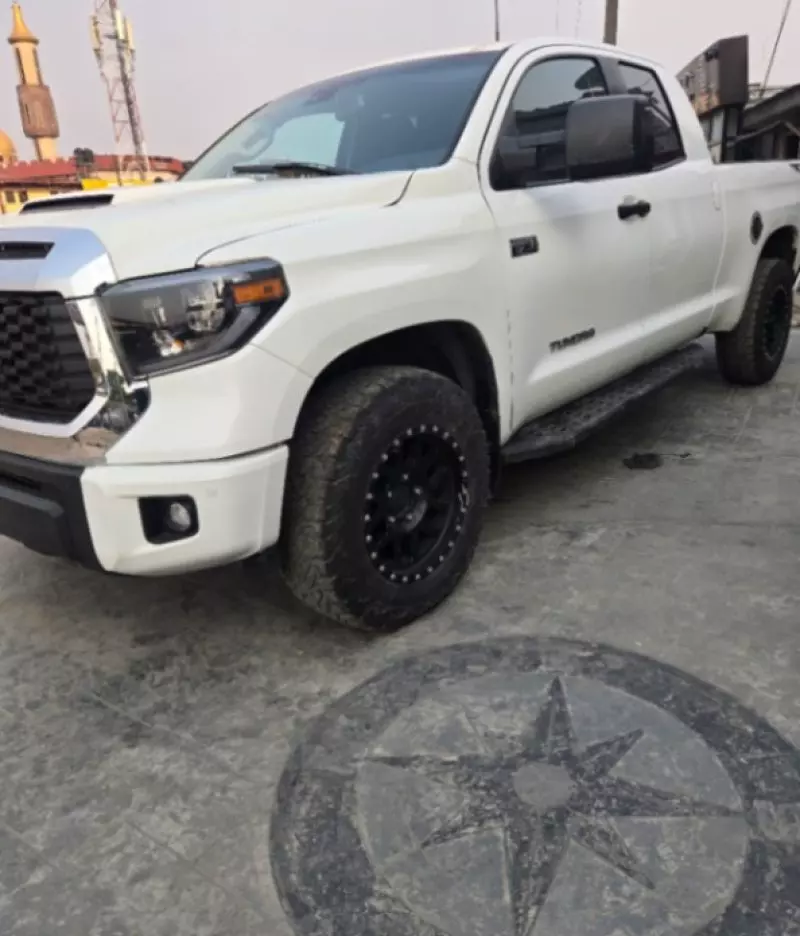 TOYOTA Tundra   - 2020