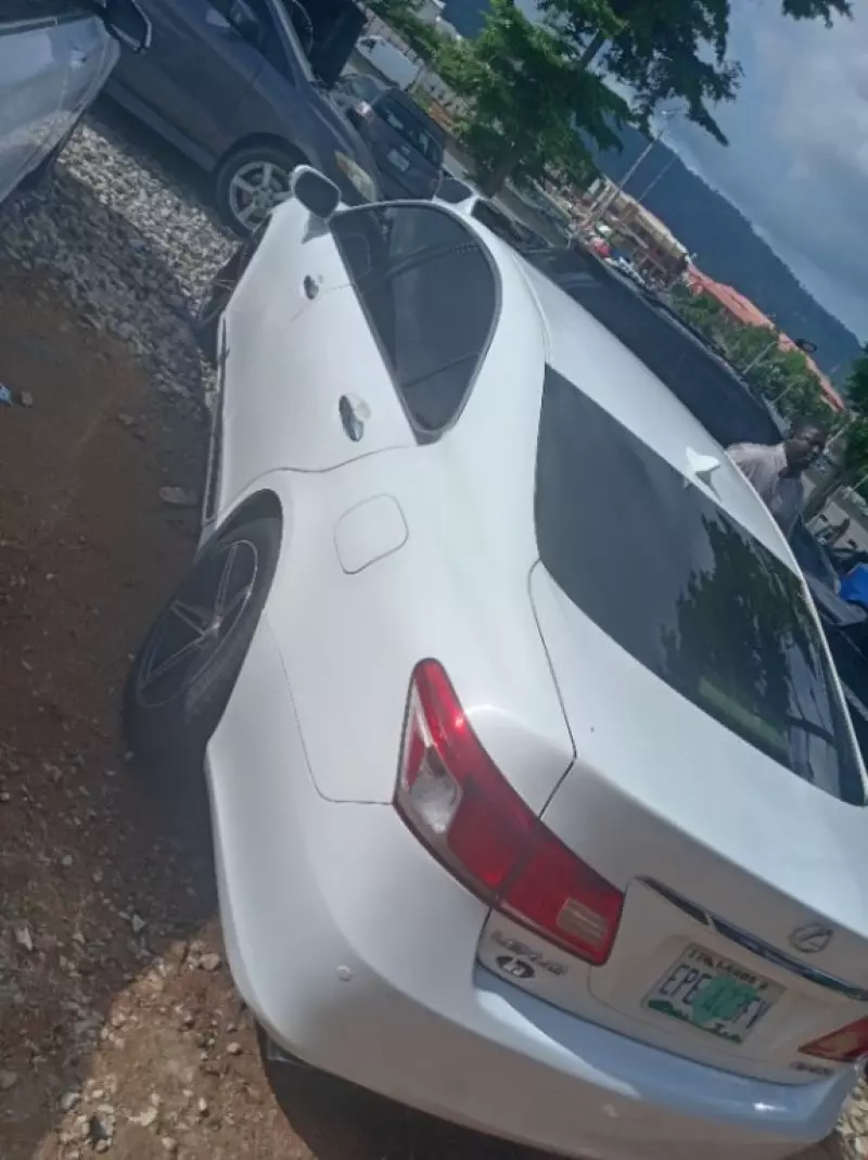 Lexus ES 350   - 2010
