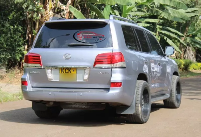 Lexus LX   - 2011