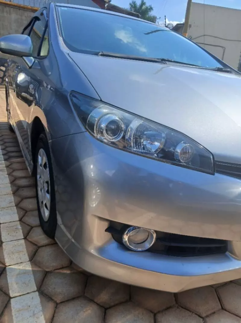 Toyota Wish   - 2012