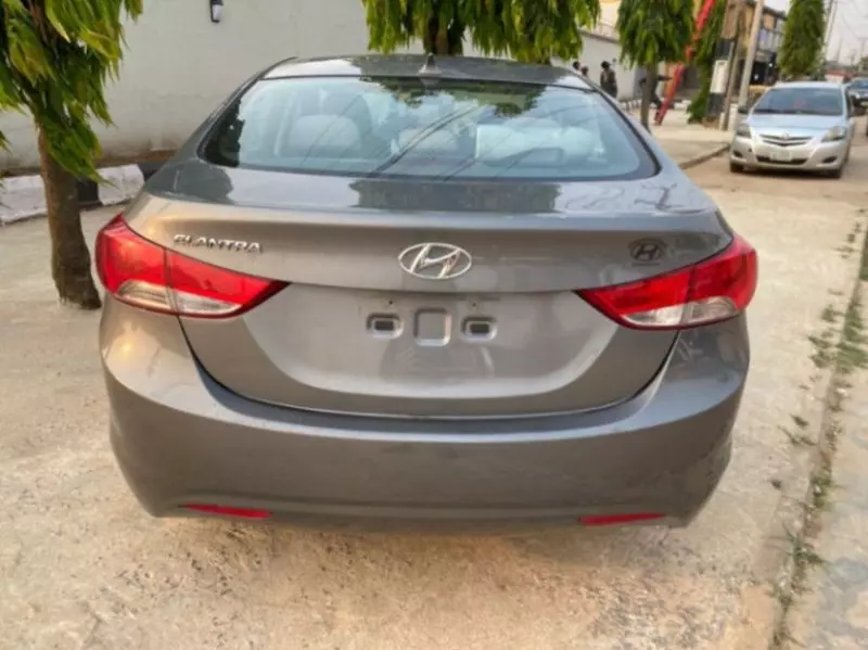 Hyundai Elantra   - 2013