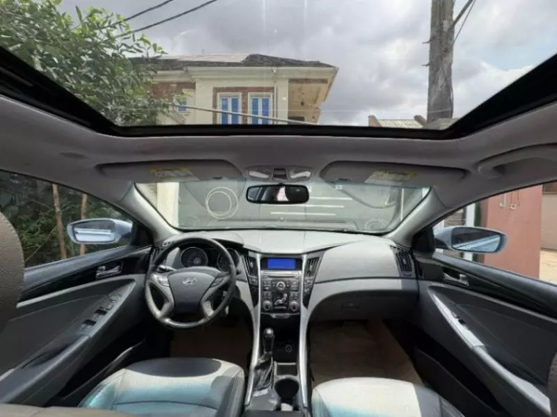 Hyundai Sonata   - 2011