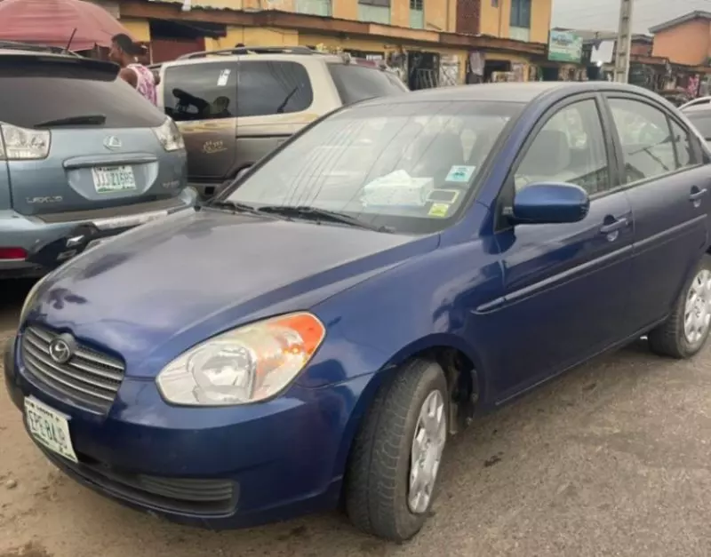 Hyundai Accent   - 2010