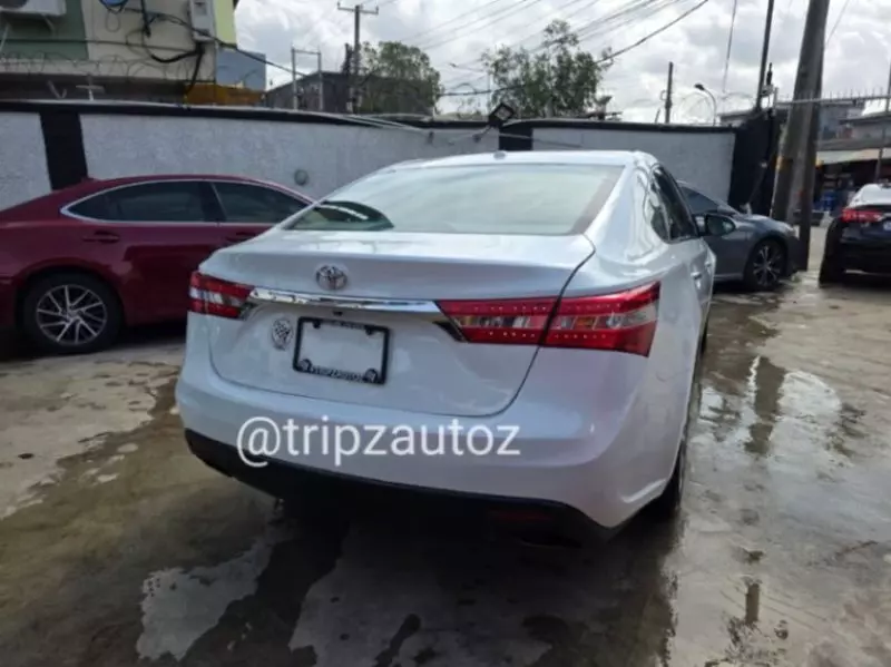 Toyota Avalon   - 2013