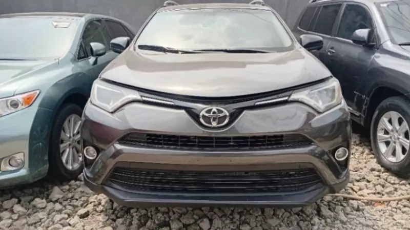 Toyota RAV4   - 2017