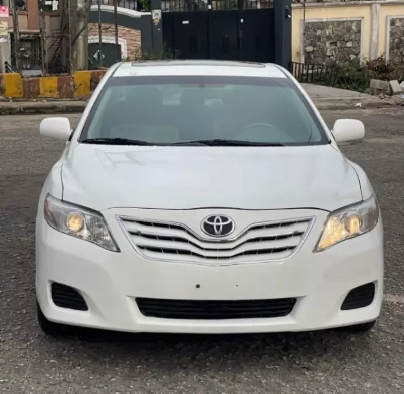 TOYOTA Camry   - 2010