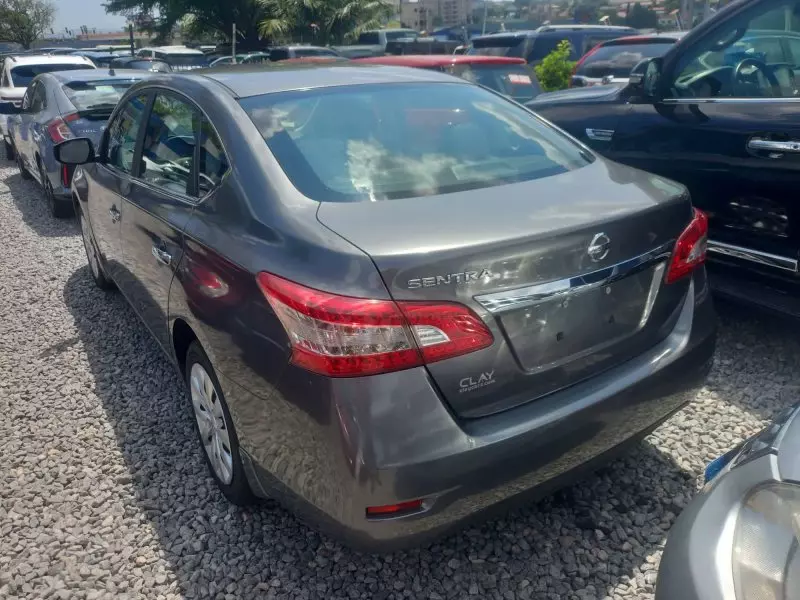 Nissan Sentra   - 2015