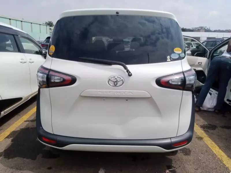 Toyota Sienta   - 2016